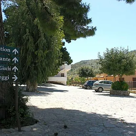 Il Cortile קוסטונאצ'י