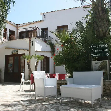 Отель Il Cortile Кустоначи