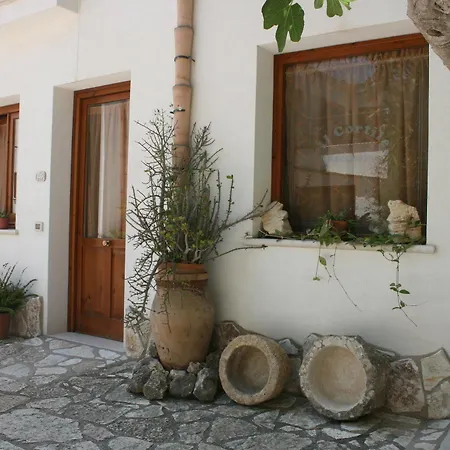 Отель Il Cortile Кустоначи