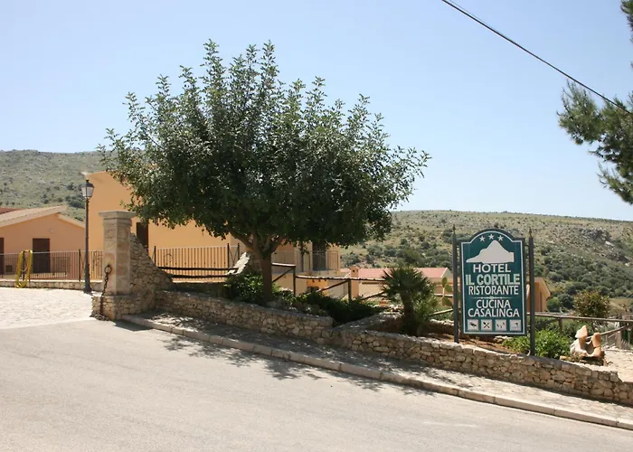 Il Cortile 3* كوستوناتشي